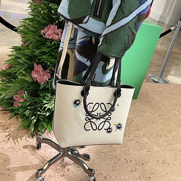 ロエベ×スタジオジブリ ススワタリ アナグラムトート 偽物 スモール (ジャカード&カーフ)A717S72X16